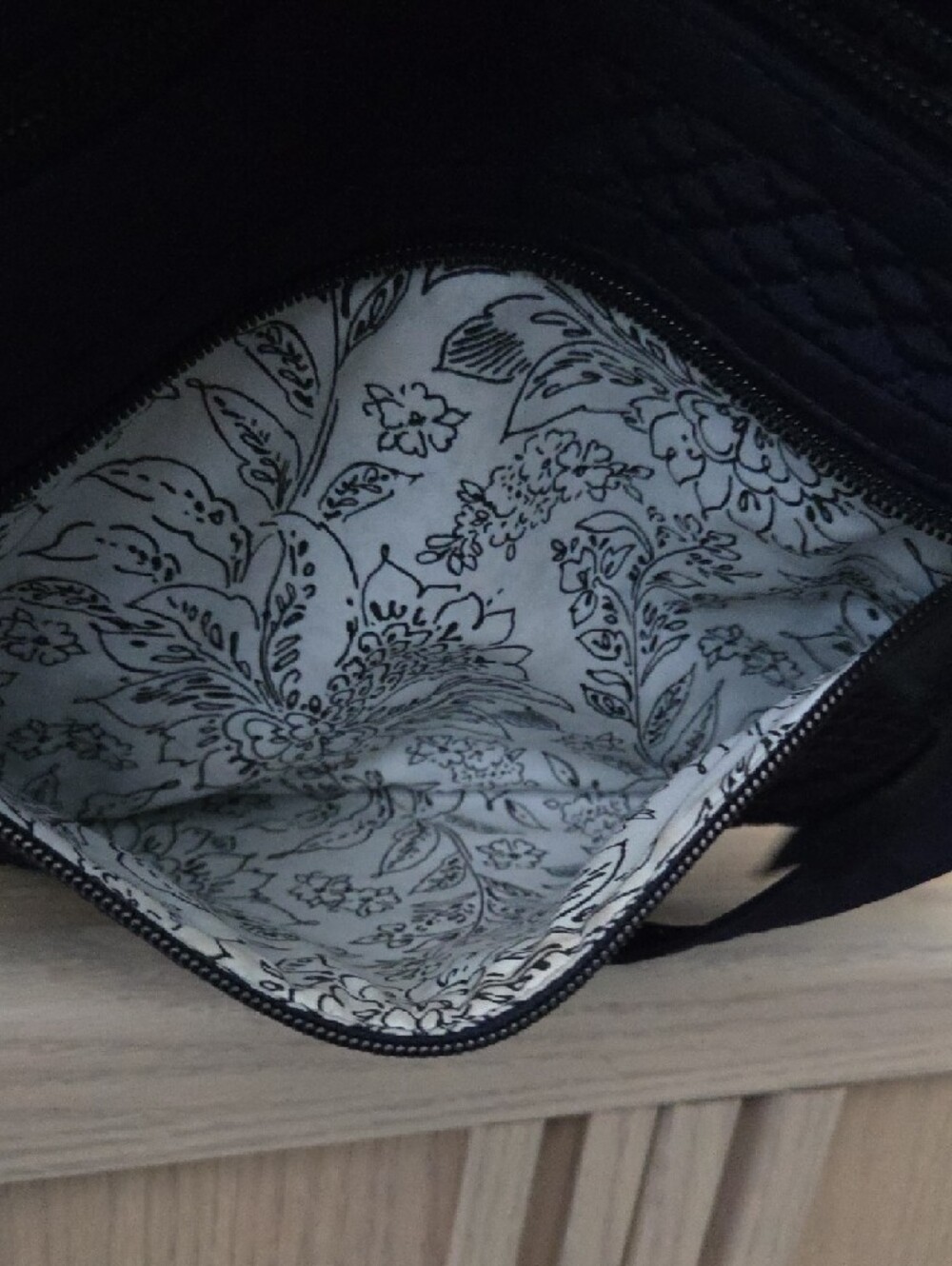 NWOT Vera Bradley Triple Zip Hipster Quilted Crossbody in Navy Blue - Picture 9 of 10